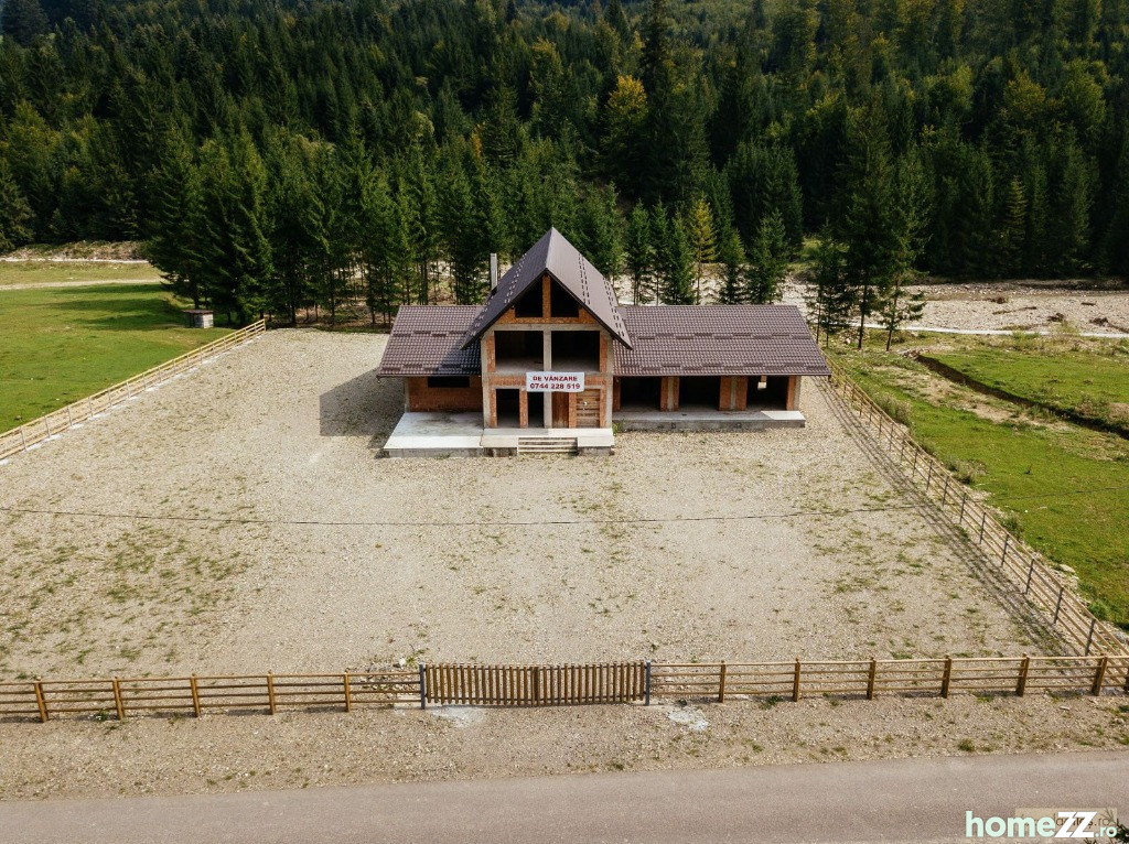 Pensiune la rosu in voronet-bucovina