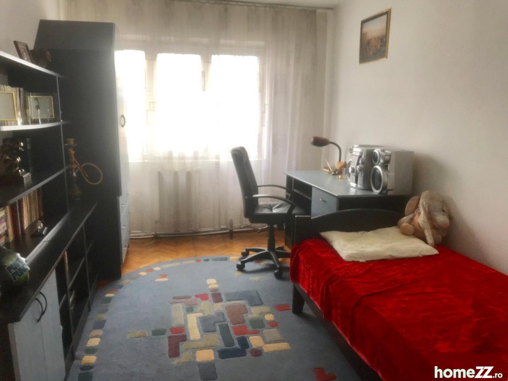 Apartament cu 4 camere in bloc Lama