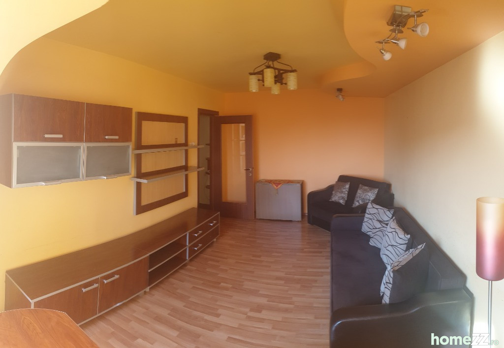 Apartament 4 camere,2 bai in Campina,ultracentral,90 mp !