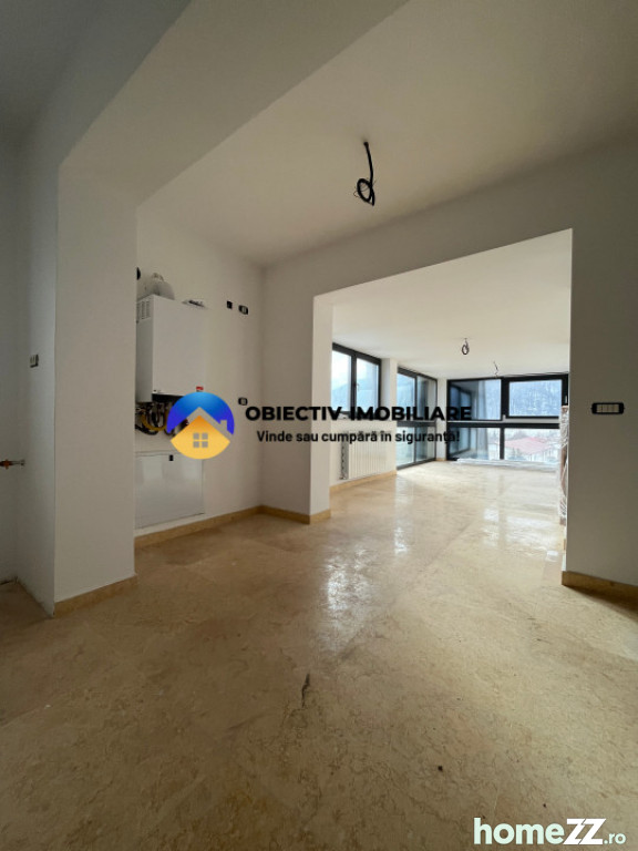 Apartament 3 camere, Precista