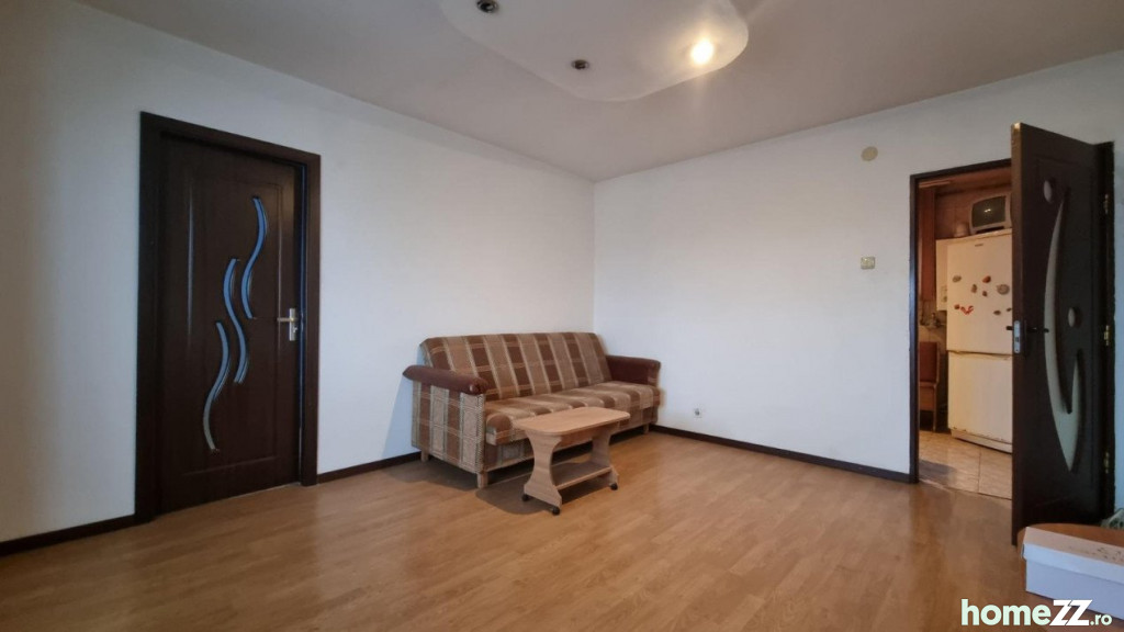 Apartament 3 camere, Razboieni