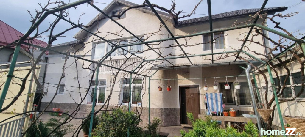 Casă - Vilă 5 camere, 8 Martie