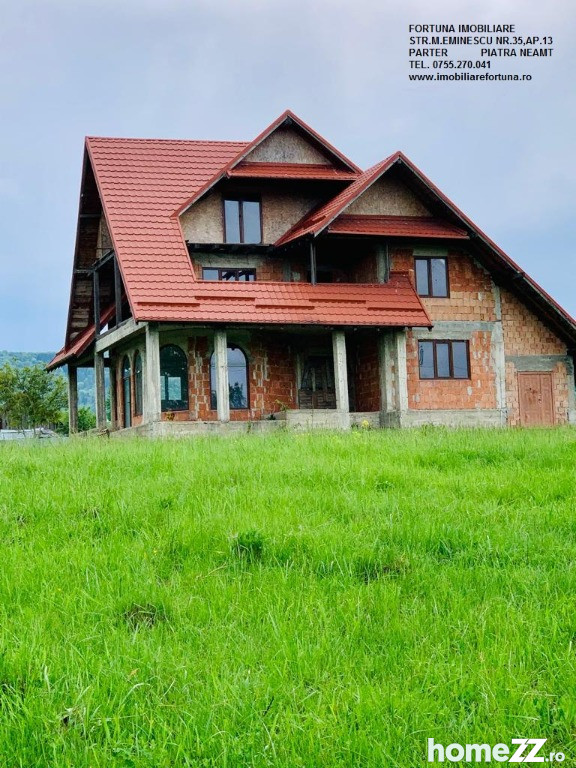 Casă - Vilă 5+ camere, Nord