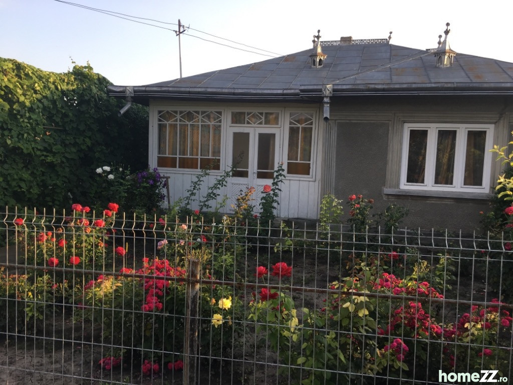 Casa 4 camere, teren 1300 m2 , Podriga Central