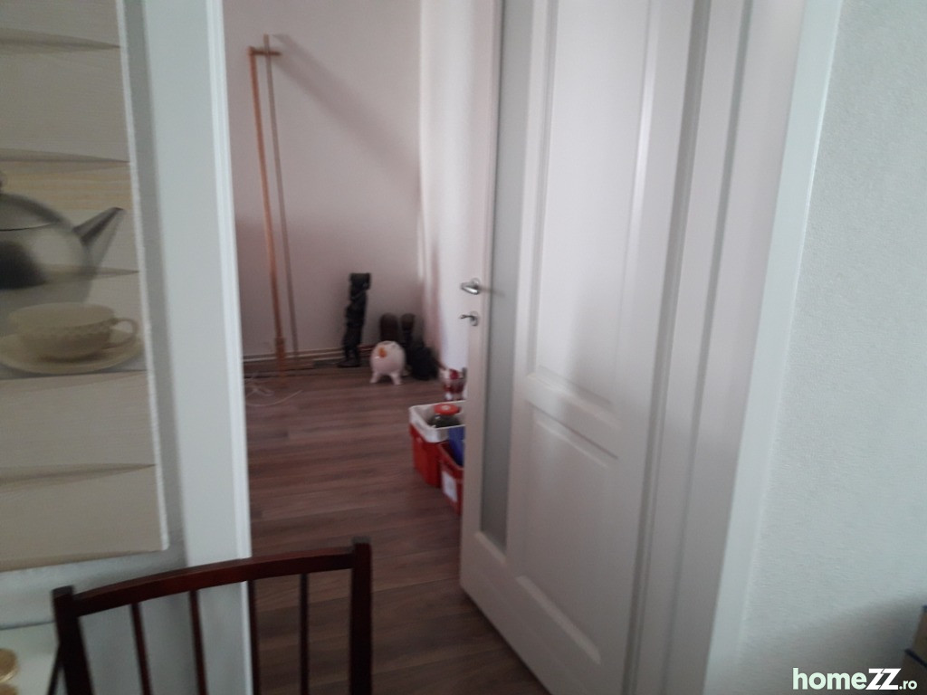 Inchiriez apartament cu 3 camere