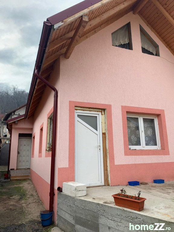 Casa in Rm Valcea zona Nord Cetatuia