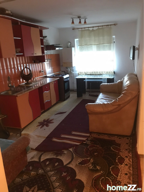 Apartament 3 camere decomandat, Zona Bazar Orizont