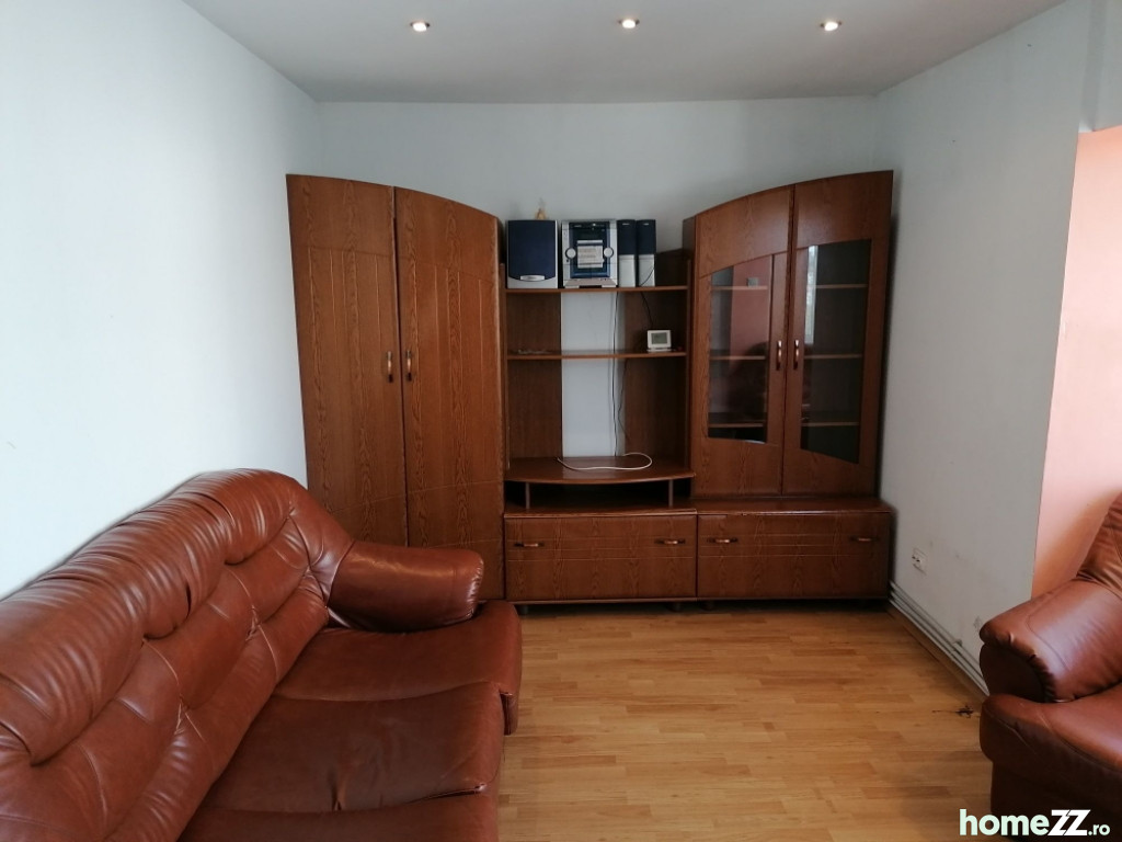 Închiriez apartament 3 camere Narcisa