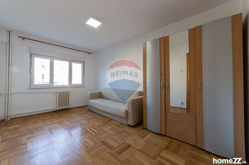 Apartament cu 4 camere de vânzare în zona Functionarilor