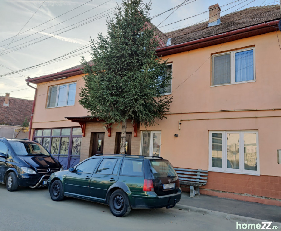 Casă - Vilă 5+ camere, Piata Cluj, comision 0%