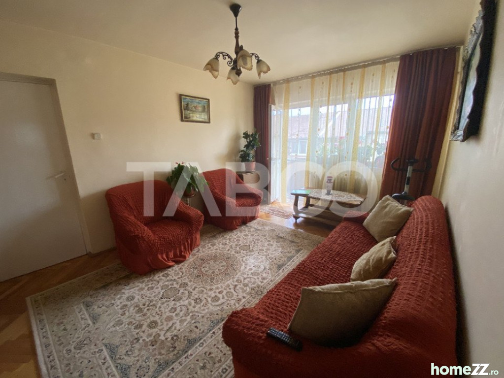 Apartament 3 camere, Cetate