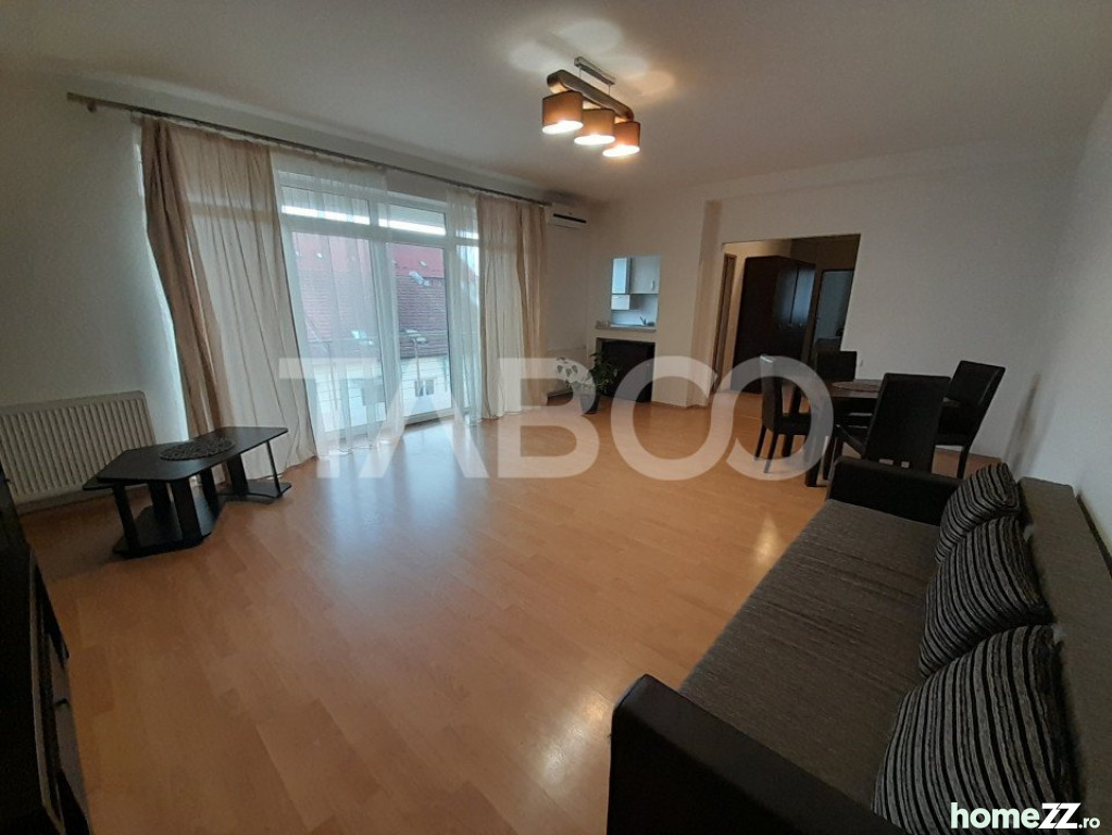 Apartament 3 camere, Strand