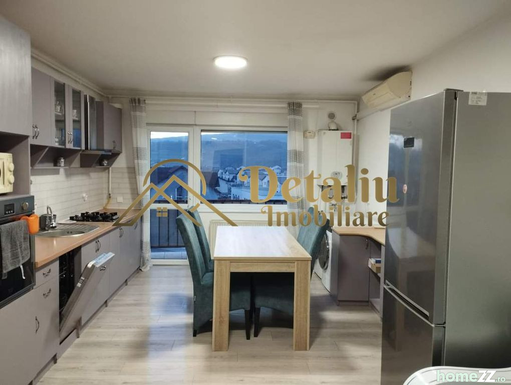 Apartament 3 camere, Cetate