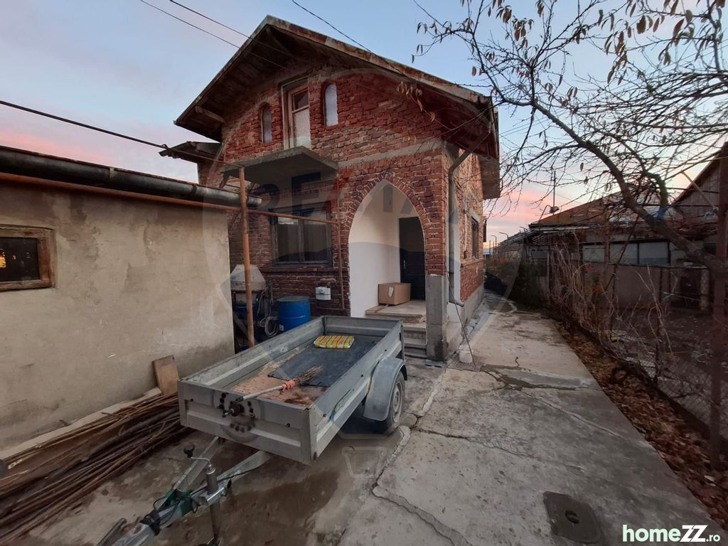 Casă - Vilă 3 camere, Central