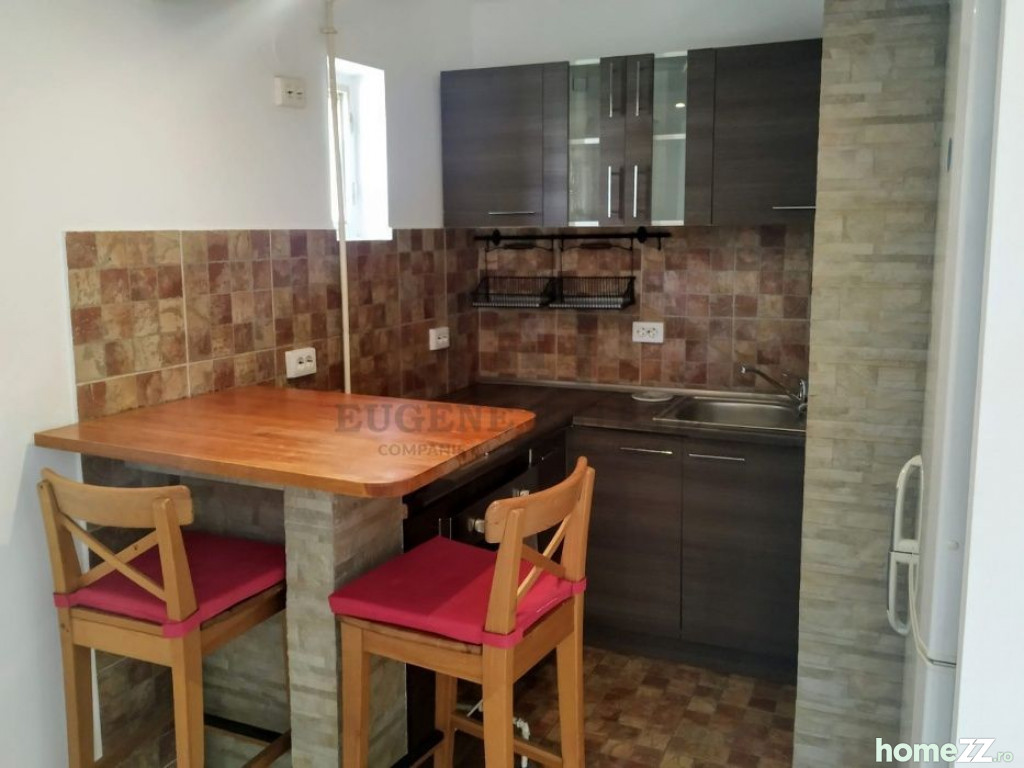 Apartament 3 camere in zona Decebal!