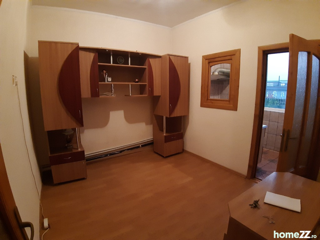 Apartament cu 2 camere, zona Port, etajul 2