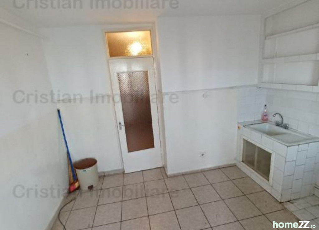 Apartament 3 camere, Radu Negru