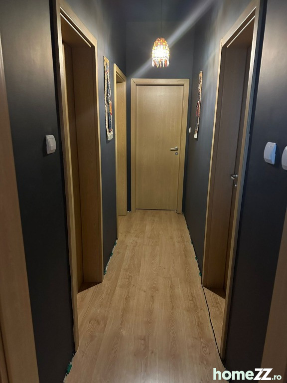 Apartament 3 camere, Parneava