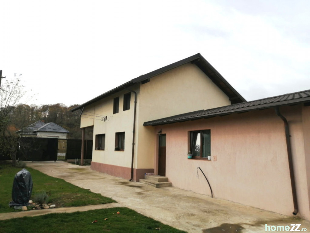 Casă - Vilă 4 camere, Central, comision 0%