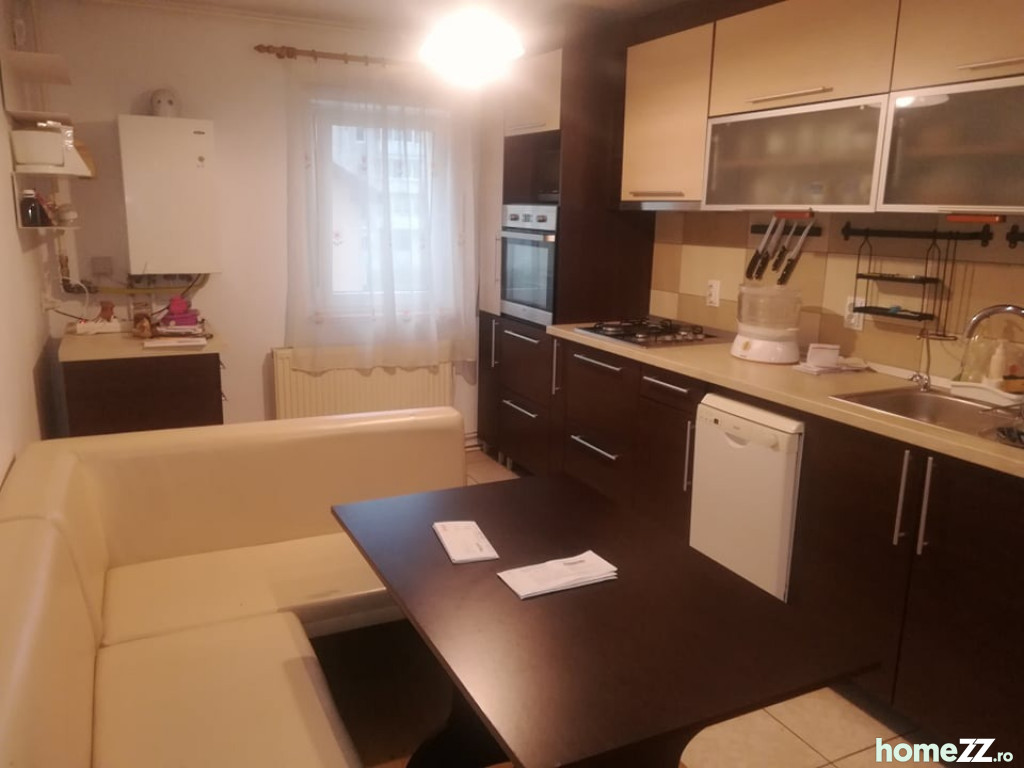 Apartament 4 camere ,2 bai etajul 1