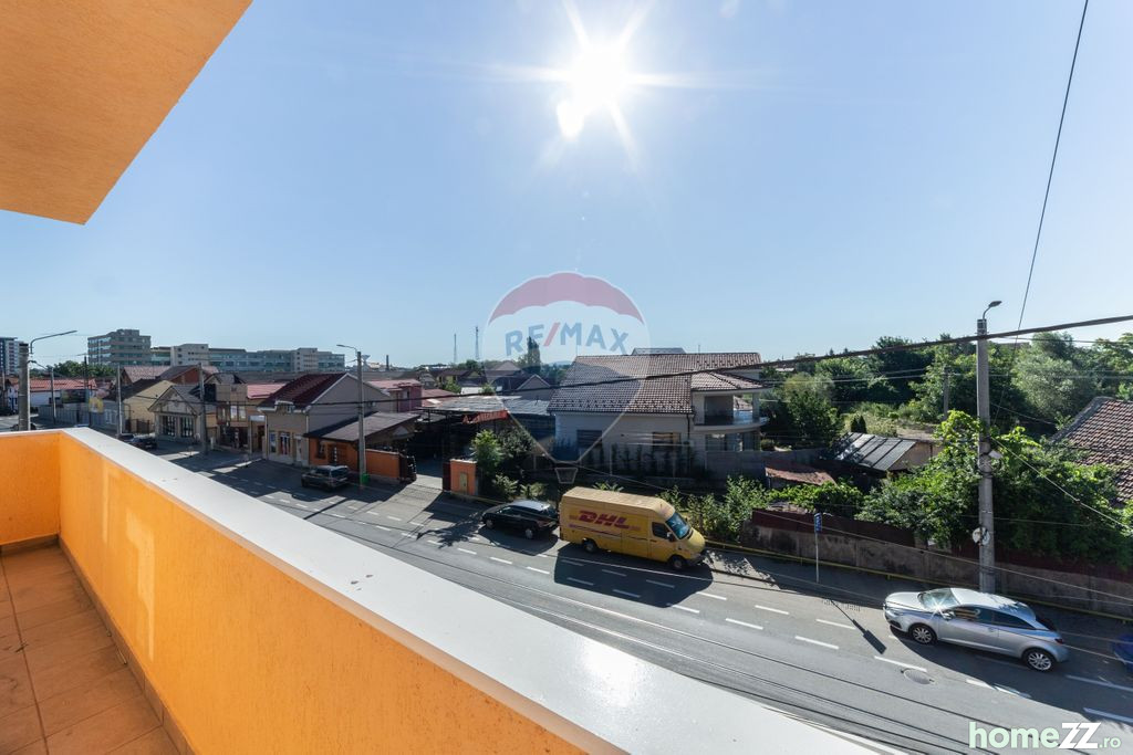 Apartament cu 3 camere de vânzare în zona Sega