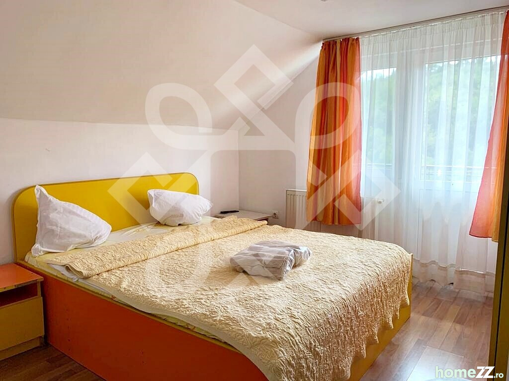 Casă - Vilă 5+ camere, Central