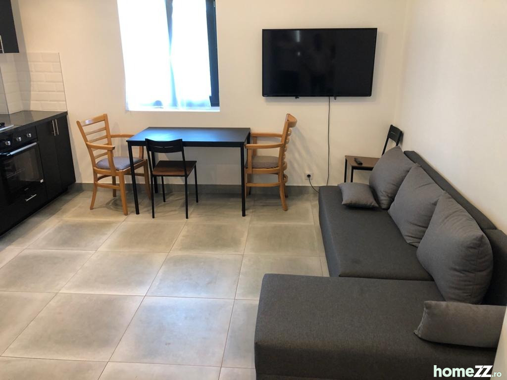 Apartament 3 camere, Sararie