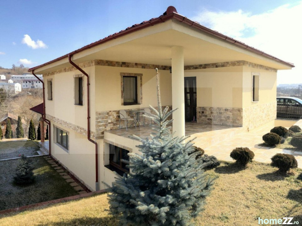 Casă - Vilă 5 camere, Dambul Rotund