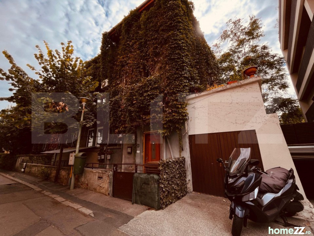 Apartament 4 camere, Polona