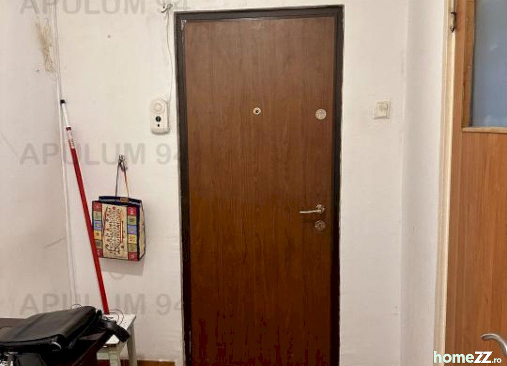 Apartament 4 camere, Militari