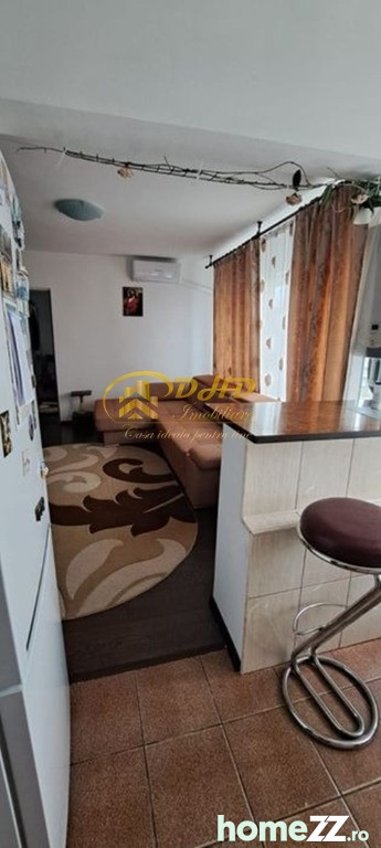 Apartament 3 camere, Palat