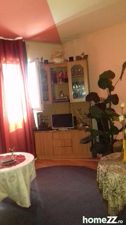 Apartament 2 camere centrul comunei vizavi de primarie