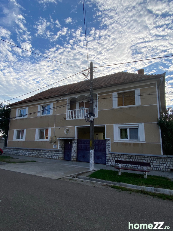Apartament la casă, 3 camere în Băile 1 Mai/ Haieu