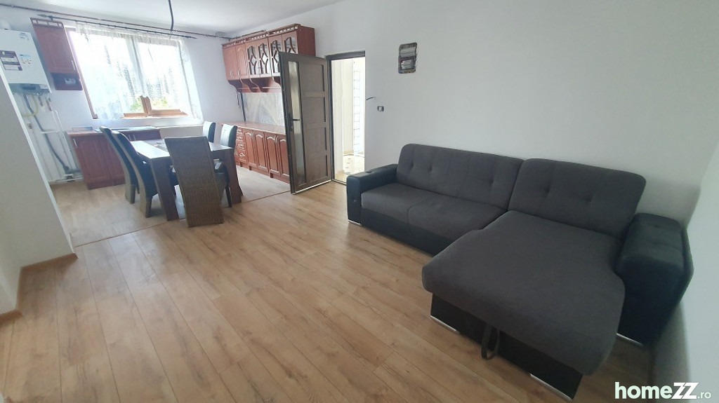 Apartament 4 camere, Parneava