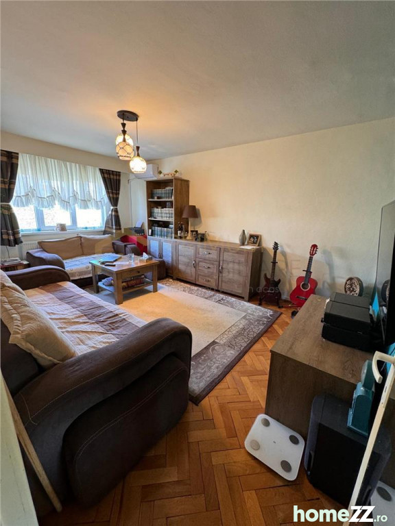 Apartament 3 camere, Aradului