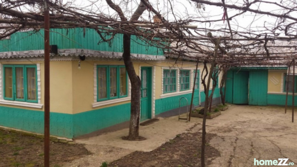 Casa in centru satului