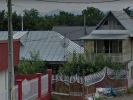 Casa si teren Roznov