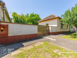 Casa zona Micalaca cu teren de 1335 mp
