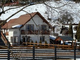 De v&acirc;nzare pensiune de vis &icirc;n cadru pitoresc, zona Moieciu