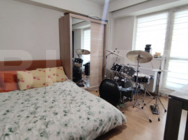 Apartament de v&acirc;nzare, cu 3 camere, 80 mp + balcon de 24 m