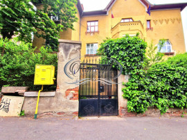 Apartament in imobil interbelic, str. Emil Racovita