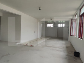 De v&acirc;nzare &ndash; Clădire, spațiu comercial &icirc;n com. Unguren