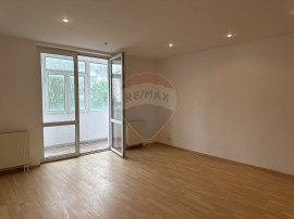 Apartament cu 4 camere de v&acirc;nzare &icirc;n zona Calea Romanului