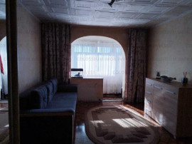 Apartament 4 camere, semidecomandat - zona Tractorul