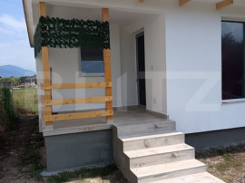 Casă de v&acirc;nzare &ndash; Livezile, str. principală