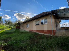 Casa traditionala din piatra, modernizata, la doar 22 km de