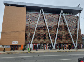 Spatiu 30AVENUE, asigurări, consultanta , servicii, cabine