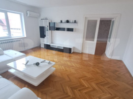 Apartament spațios &icirc;n casă, Brașov &ndash; zonă liniștită