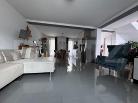 Casa P+1, parte din Duplex, 200 mp teren, zona Damila