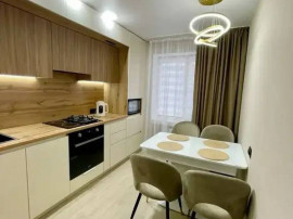 Bucătărie spatioasa, &icirc;nchisă &ndash; 16 mp pentru pasiona...